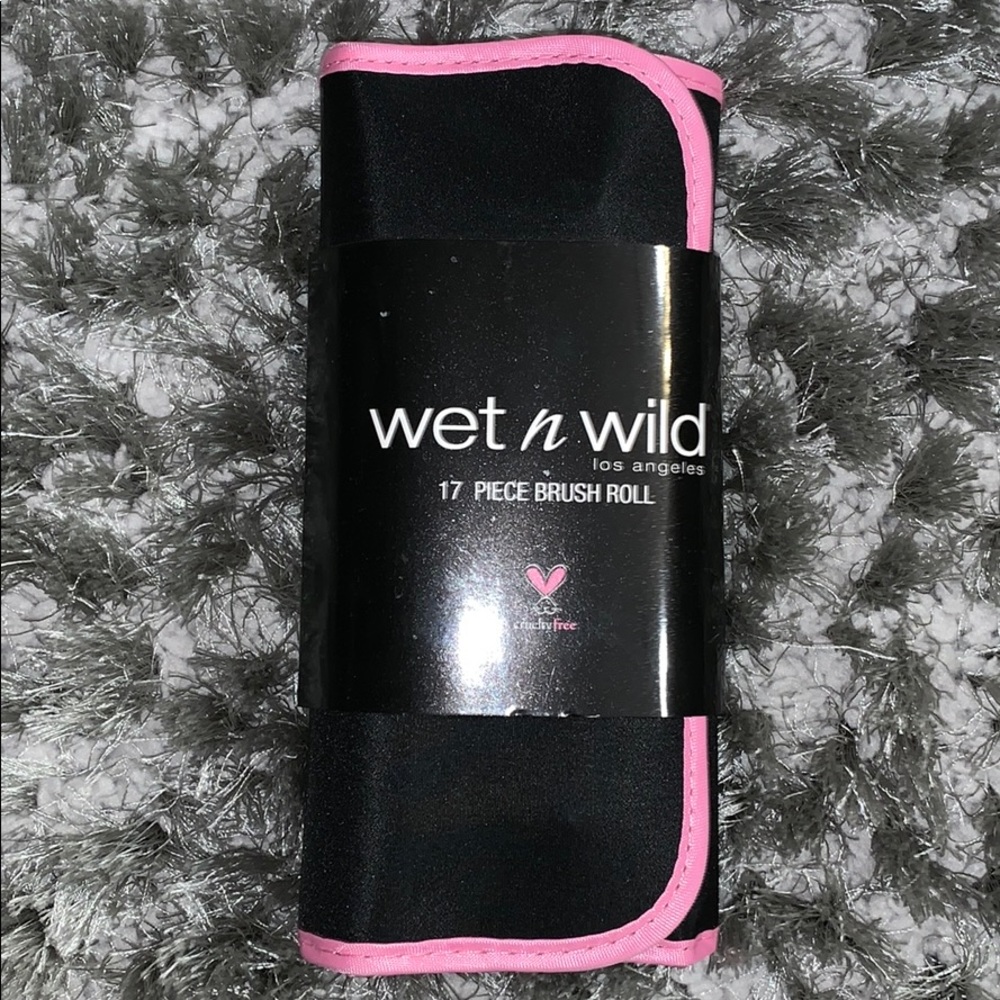 Brand New! Wet n Wild 17 Piece Brush Set
